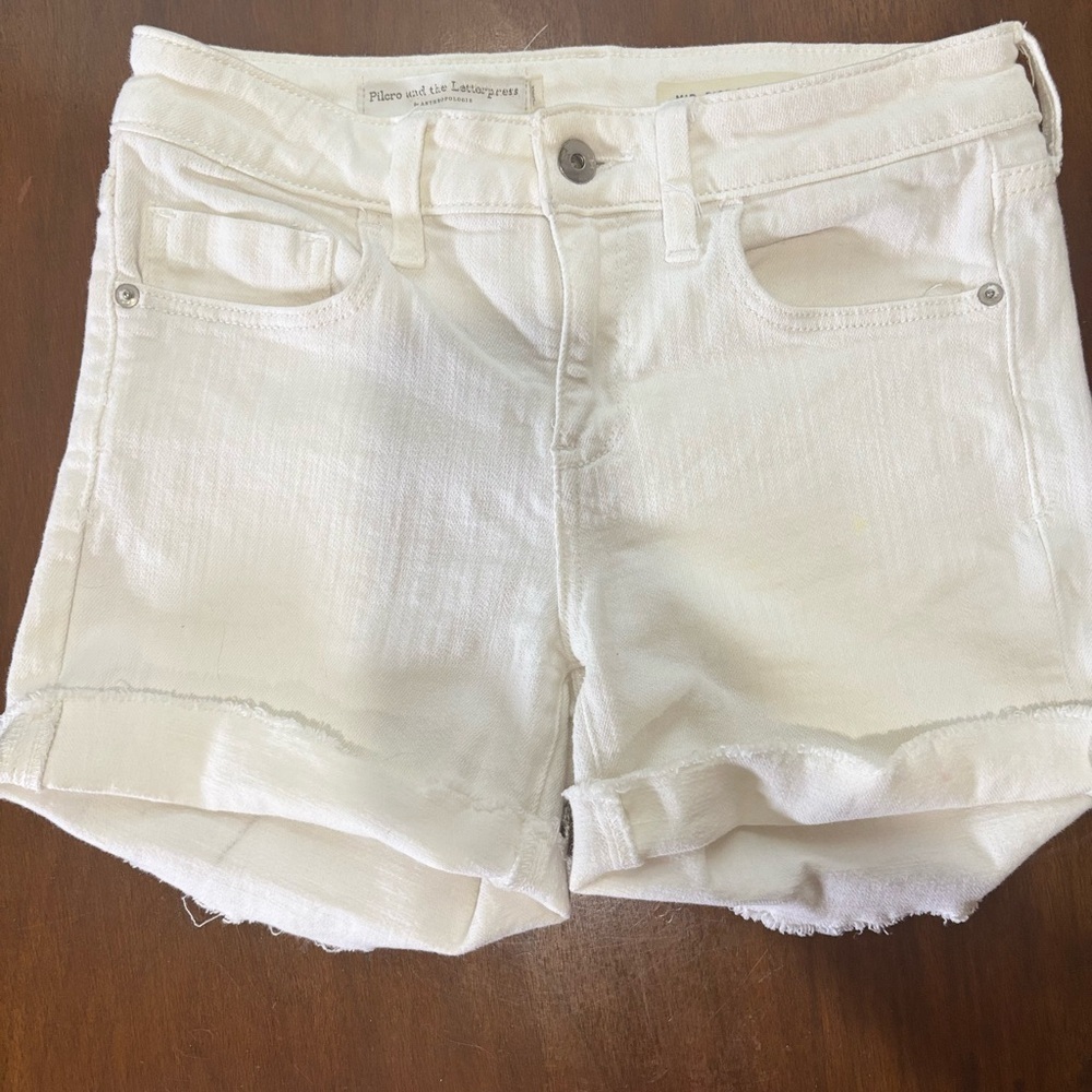 - Anthropology pilcro Cream Denim Shorts Sz 26